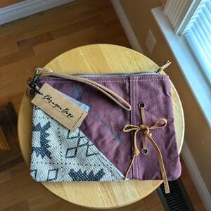 Bhrayna Wristlet Cluch Bag with SW Design .NWOT,leather trim,brass hardware